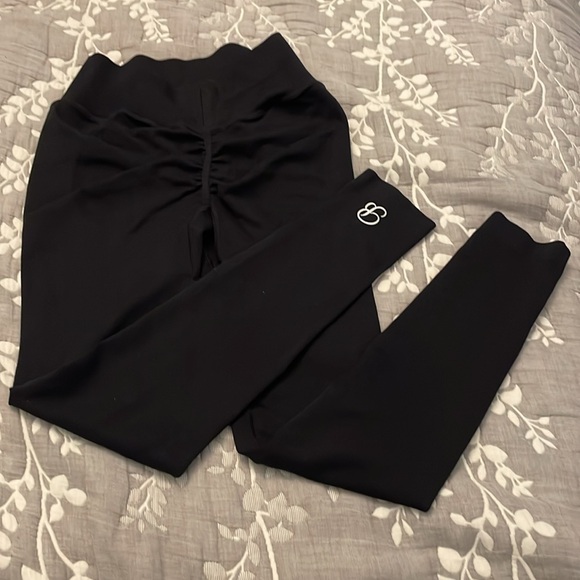 EUC Black Bombshell Figure Scrunch Leggings Size XS Made in USA - Picture 8 of 11